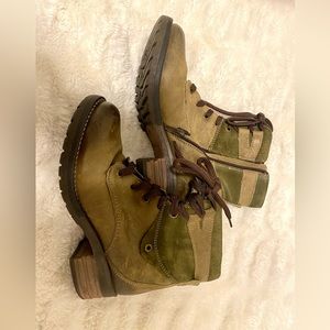 Womens’ Dromedaris Kara Leather & Suede Boots in Olive